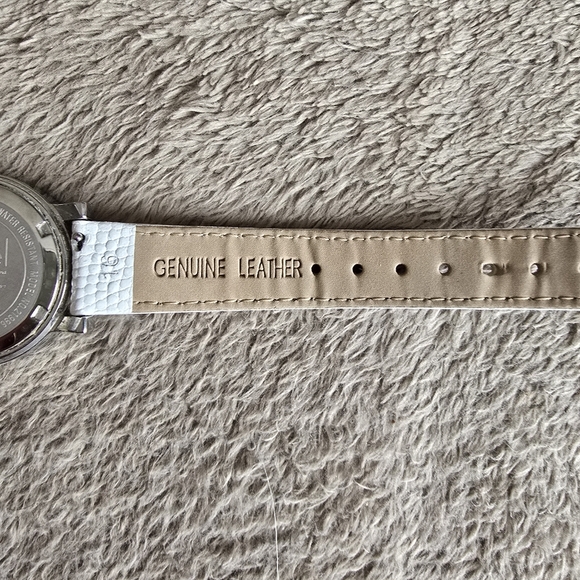 Invicta Angel 21996 Special Edition Crystal Embellished Analog Watch - Picture 8 of 12